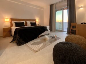 Suite with Outdoor Hot Tub & Sea View