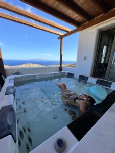 Aris Sky Executive Suite – Panoramic Sea View & Hot Tub Experience