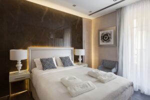 Two-bedroom two-bathroom Suite with Old Town View and Balcony